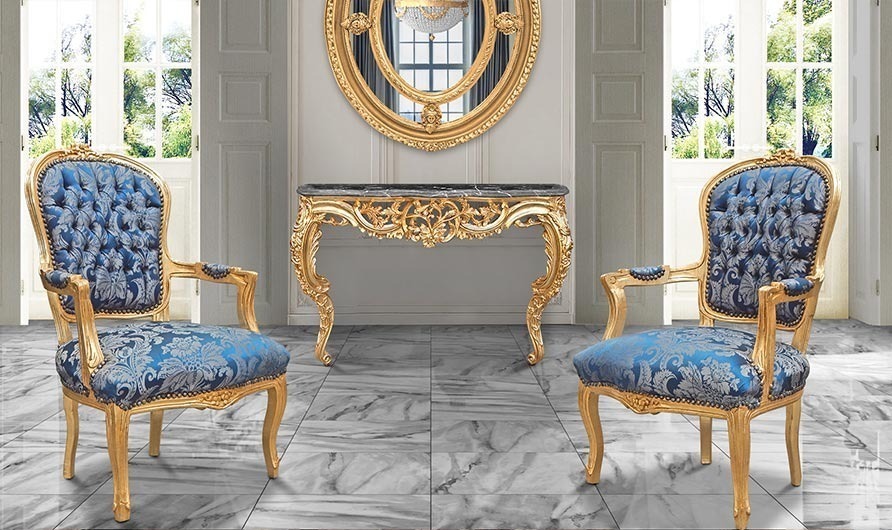 mise en scène de deux fauteuils de style Louis XV tissu Gobelin bleu et bois doré Royal Art Palace